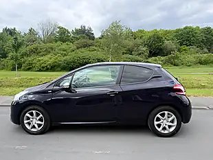 Used 2015 Peugeot 208 Style Blue - Interior and Exterior details 5