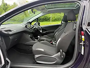 Used 2015 Peugeot 208 Style Blue - Interior and Exterior details 7