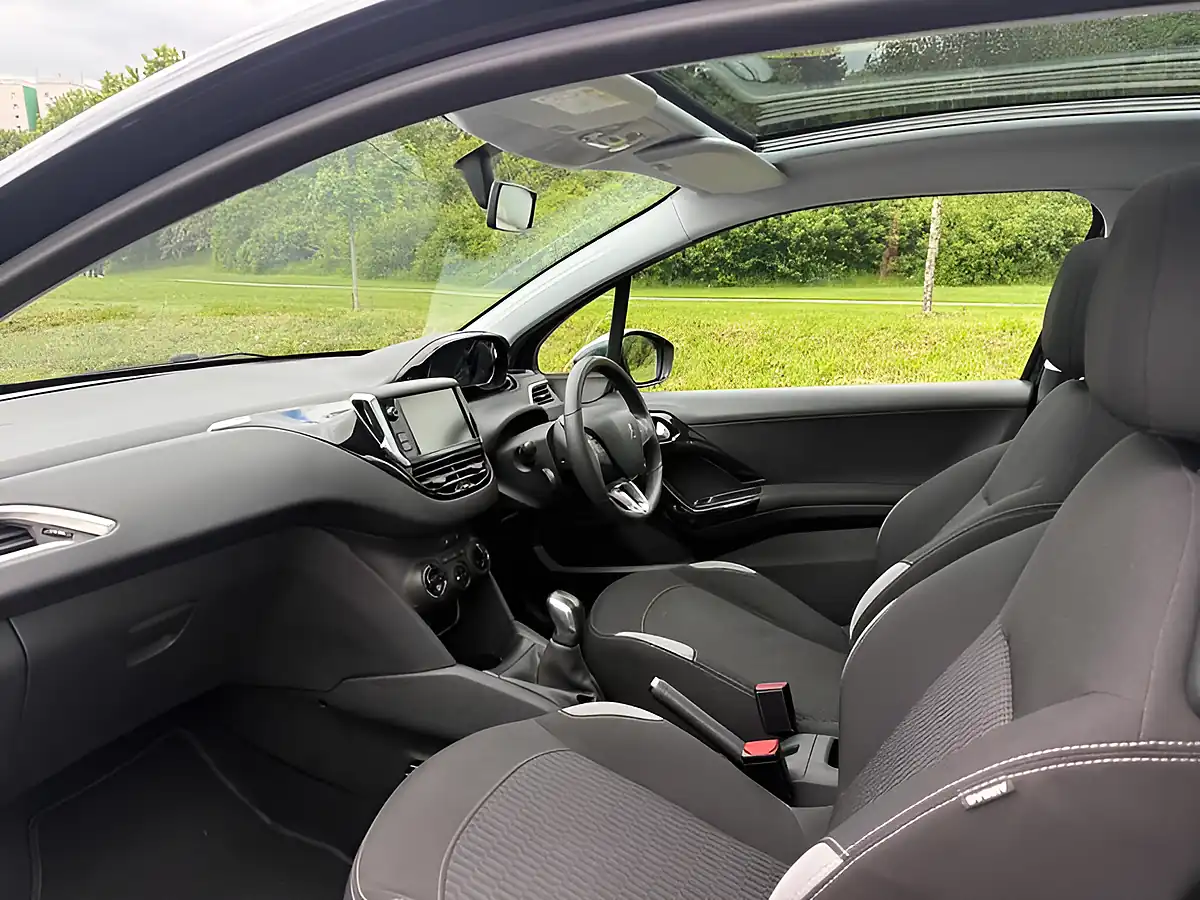 Used 2015 Peugeot 208 Style Blue - Interior and Exterior details 9