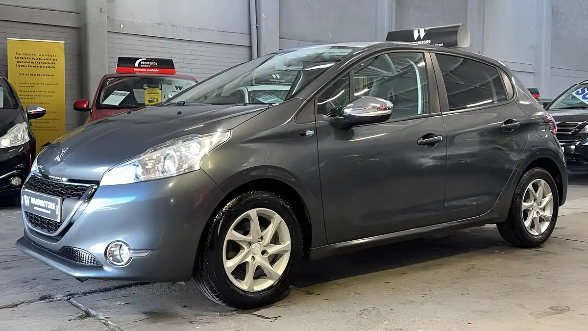 Used 2015 Peugeot 208 Style Grey - Front View