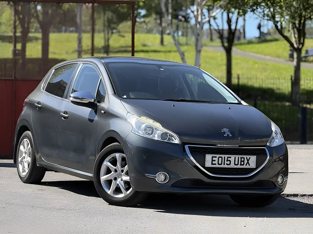 Used 2015 Peugeot 208 Style Grey - Front View