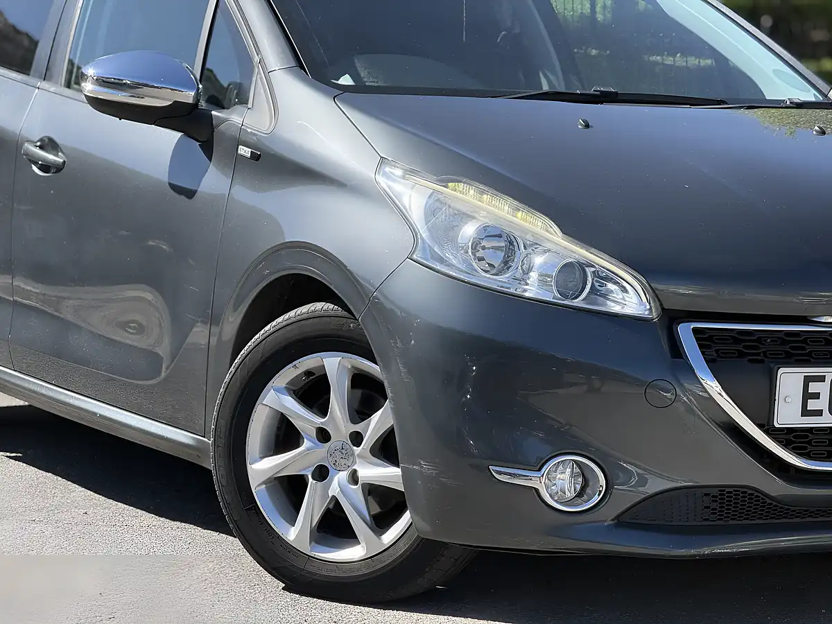 Used 2015 Peugeot 208 Style Grey - Interior and Exterior details 3