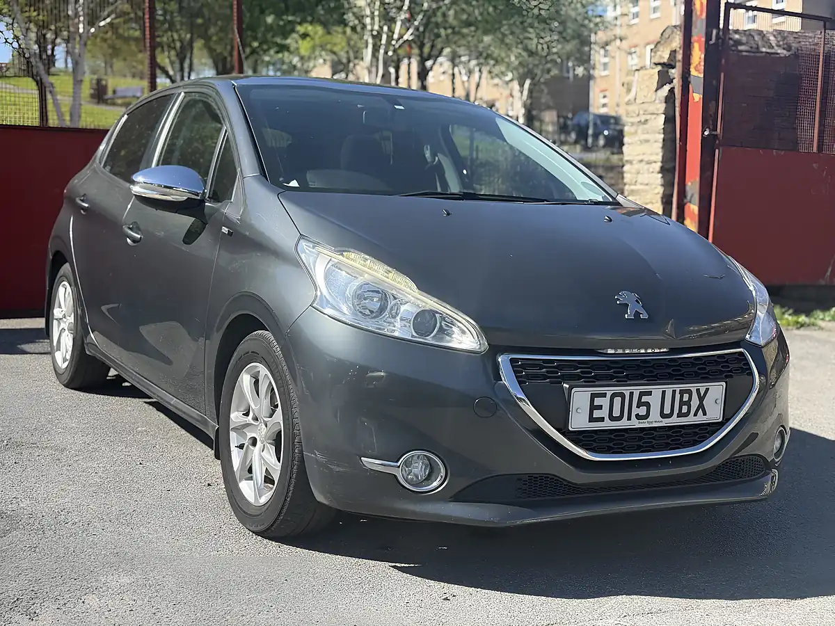 Used 2015 Peugeot 208 Style Grey - Interior and Exterior details 4
