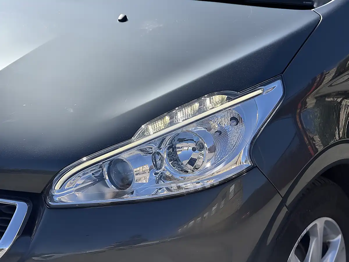 Used 2015 Peugeot 208 Style Grey - Interior and Exterior details 7