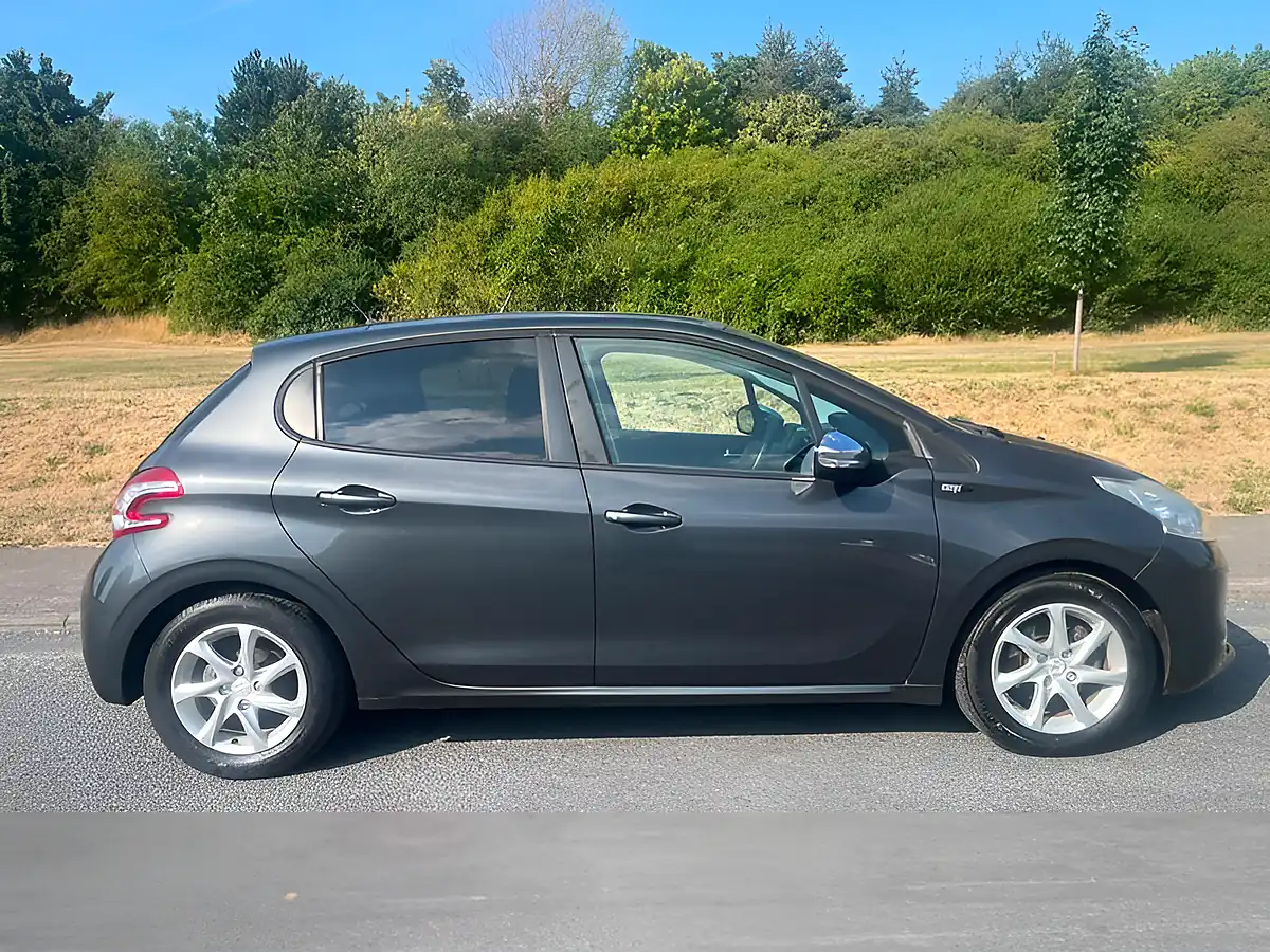 Used 2015 Peugeot 208 Style Hurricane Grey - Front View