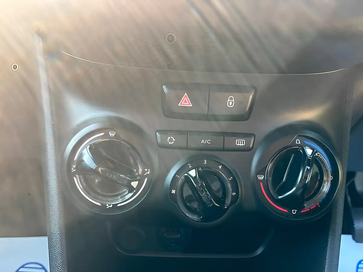 Used 2015 Peugeot 208 Style Hurricane Grey - Interior and Exterior details 11