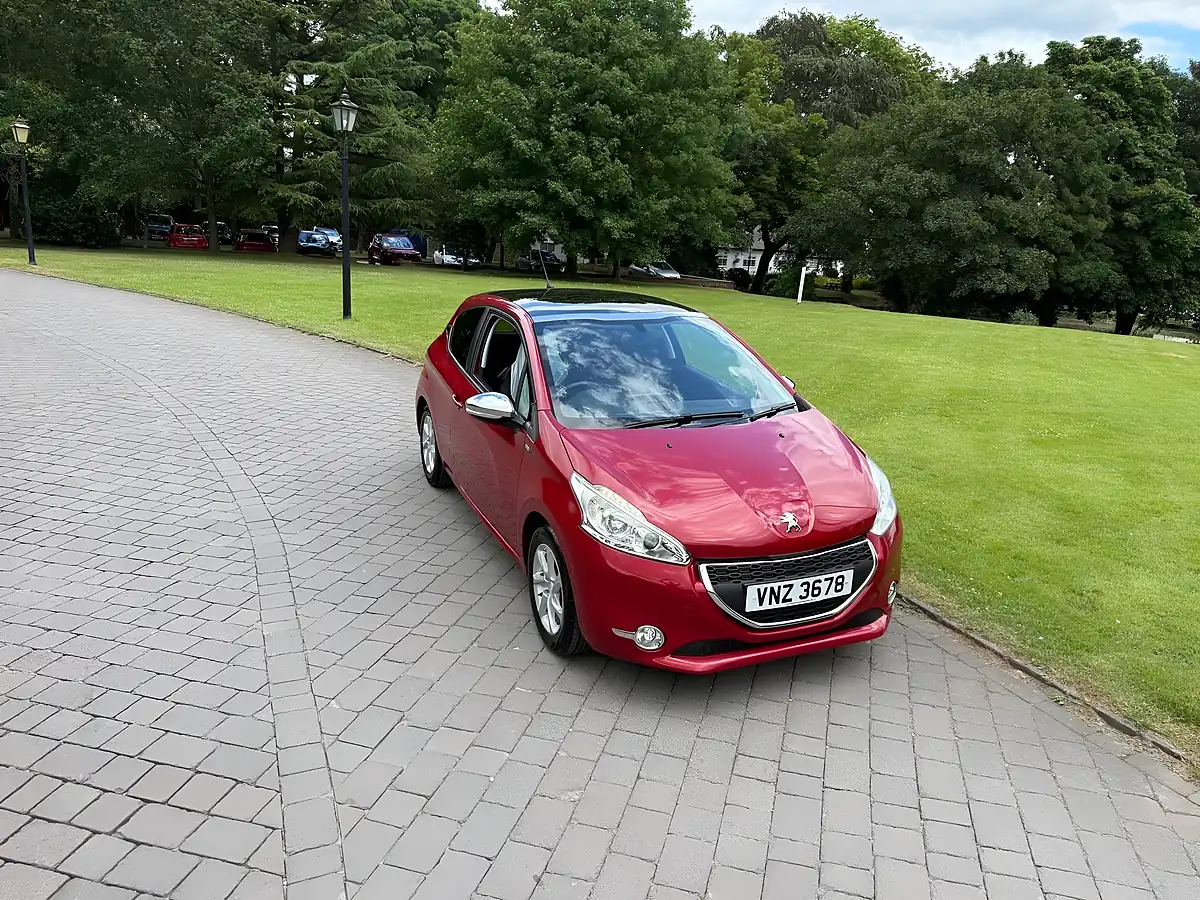 Used 2015 Peugeot 208 Style Red - Front View