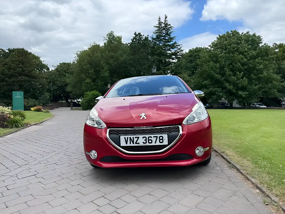 Used 2015 Peugeot 208 Style Red - Interior and Exterior details 10