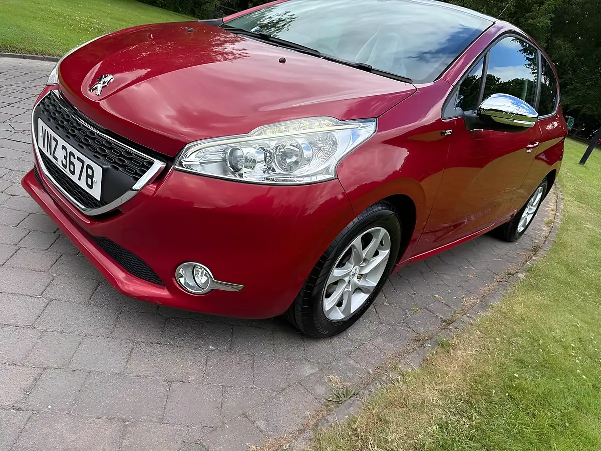 Used 2015 Peugeot 208 Style Red - Interior and Exterior details 11