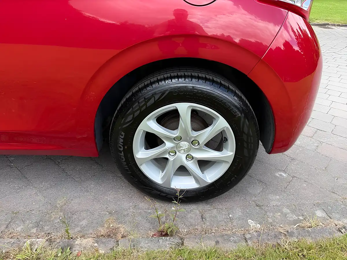 Used 2015 Peugeot 208 Style Red - Interior and Exterior details 12
