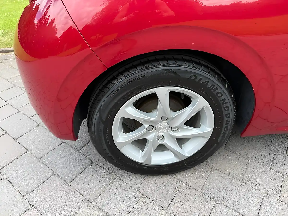 Used 2015 Peugeot 208 Style Red - Interior and Exterior details 13