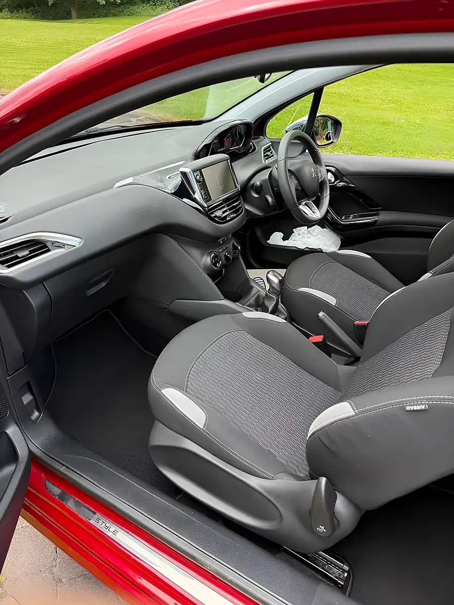 Used 2015 Peugeot 208 Style Red - Interior and Exterior details 19