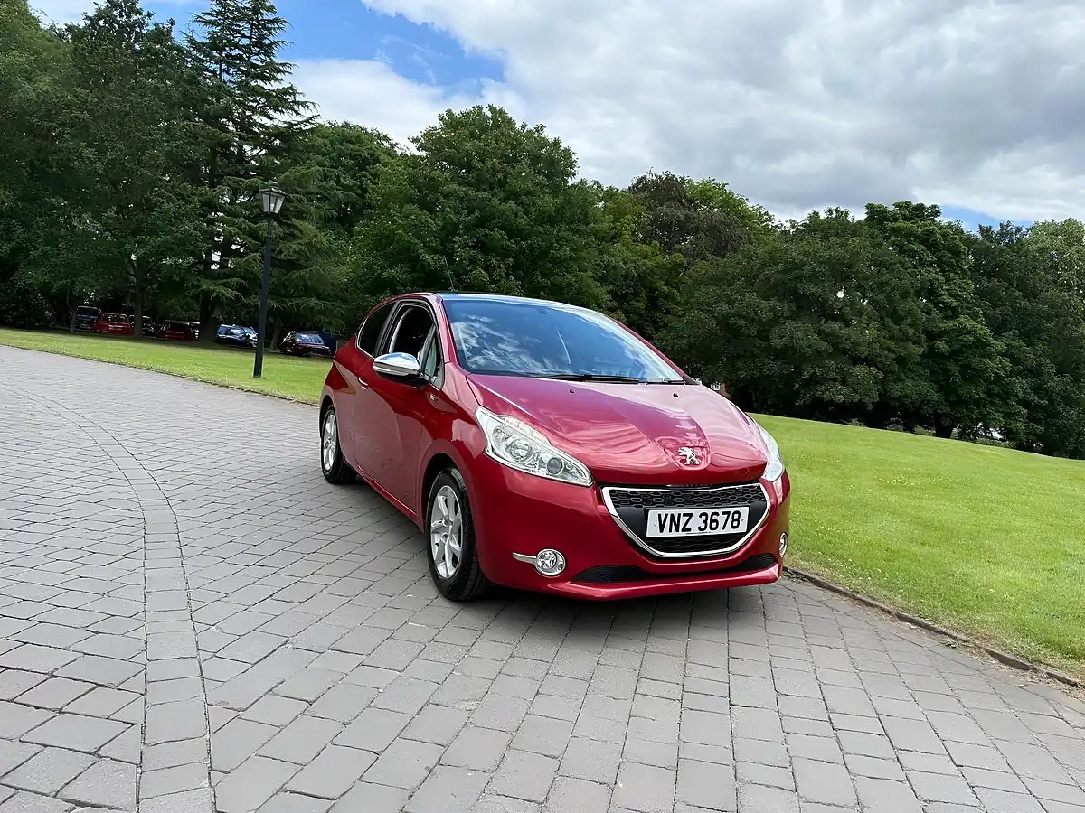 Used 2015 Peugeot 208 Style Red - Interior and Exterior details 2