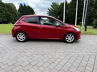 Used 2015 Peugeot 208 Style Red - Interior and Exterior details 3