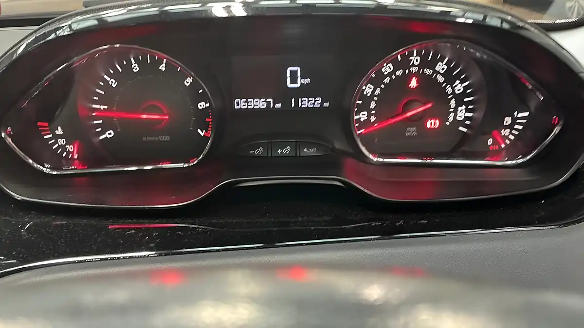 Used 2015 Peugeot 208 Style White - Interior and Exterior details 10