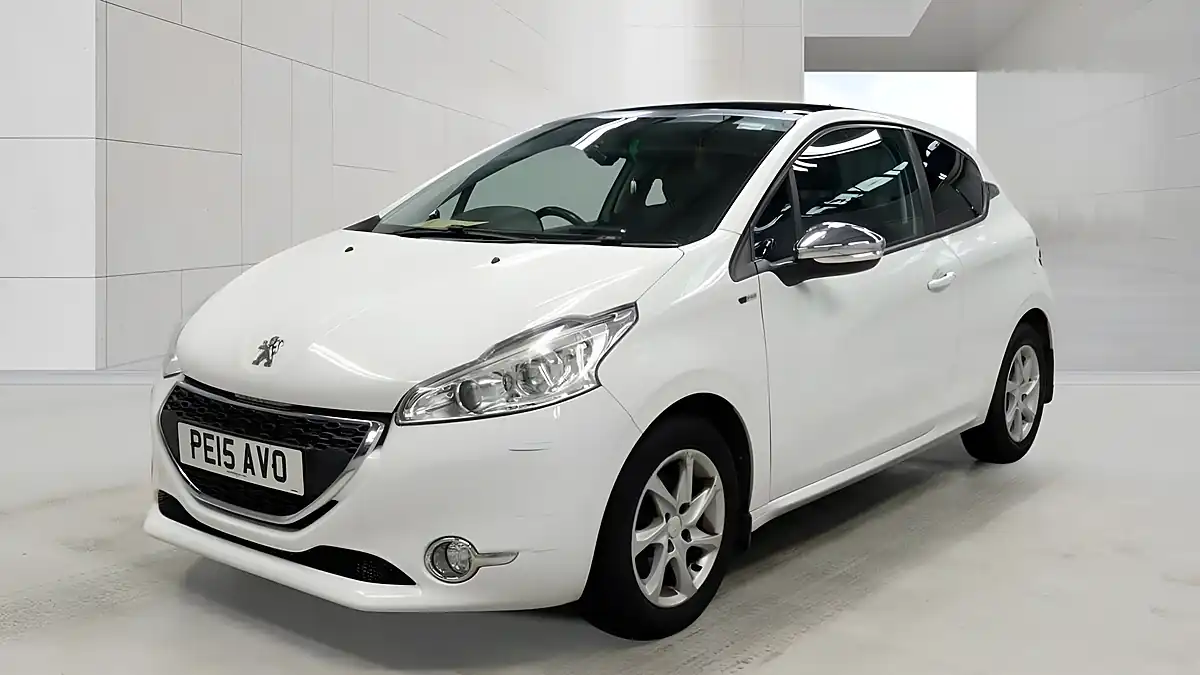 Used 2015 Peugeot 208 Style White - Interior and Exterior details 2