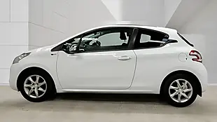 Used 2015 Peugeot 208 Style White - Interior and Exterior details 3