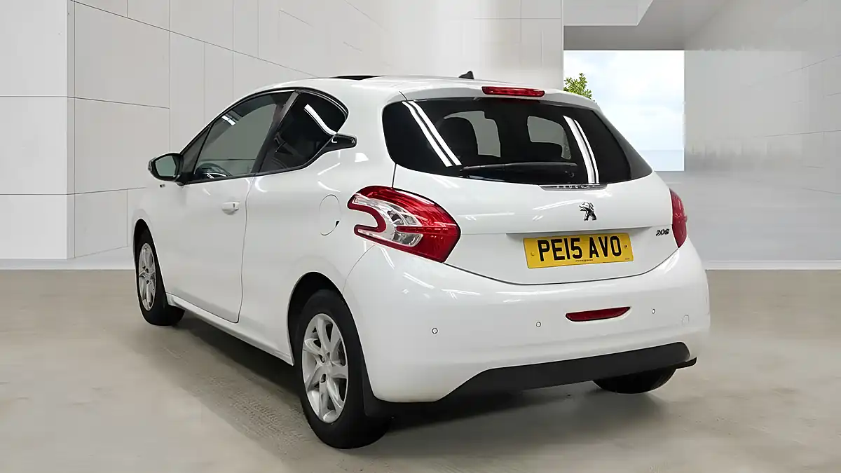 Used 2015 Peugeot 208 Style White - Interior and Exterior details 4