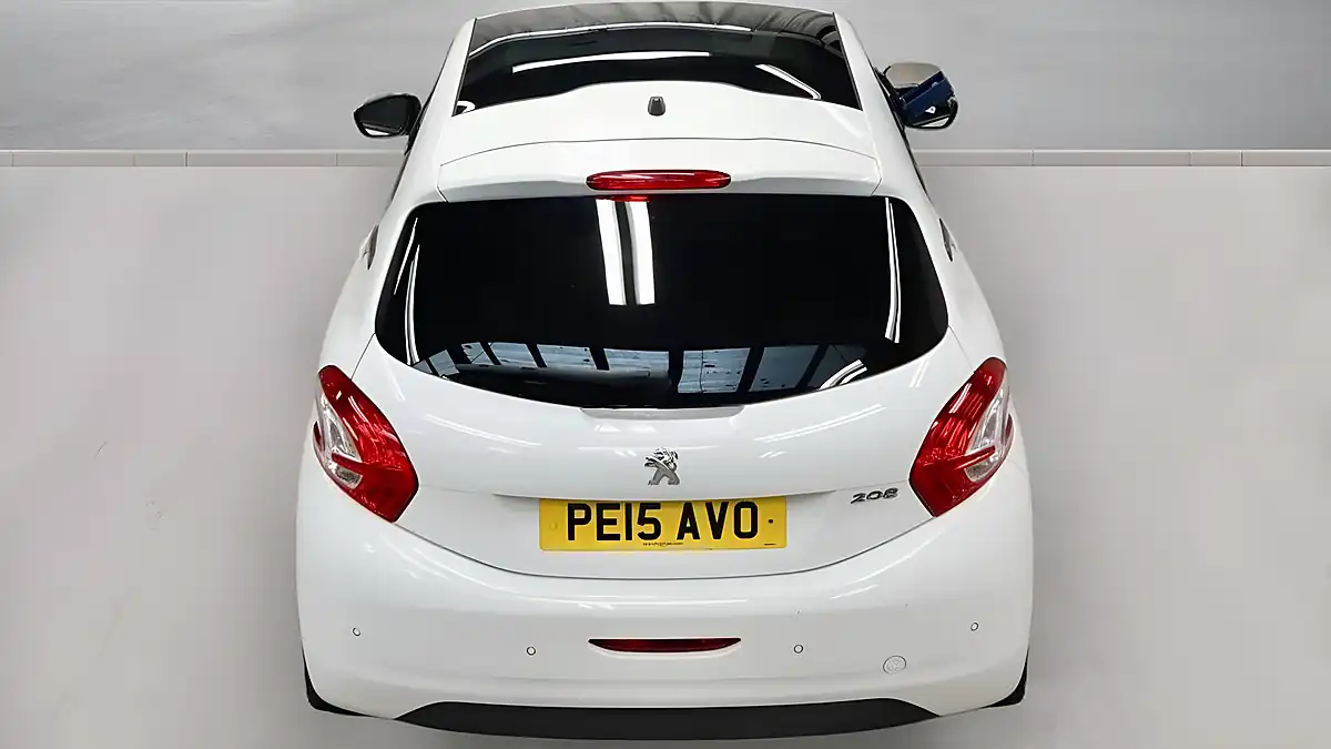 Used 2015 Peugeot 208 Style White - Interior and Exterior details 5