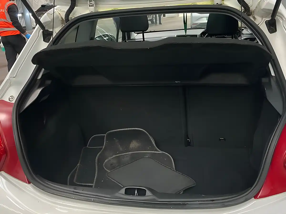 Used 2015 Peugeot 208 Style White - Interior and Exterior details 6