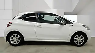 Used 2015 Peugeot 208 Style White - Interior and Exterior details 8
