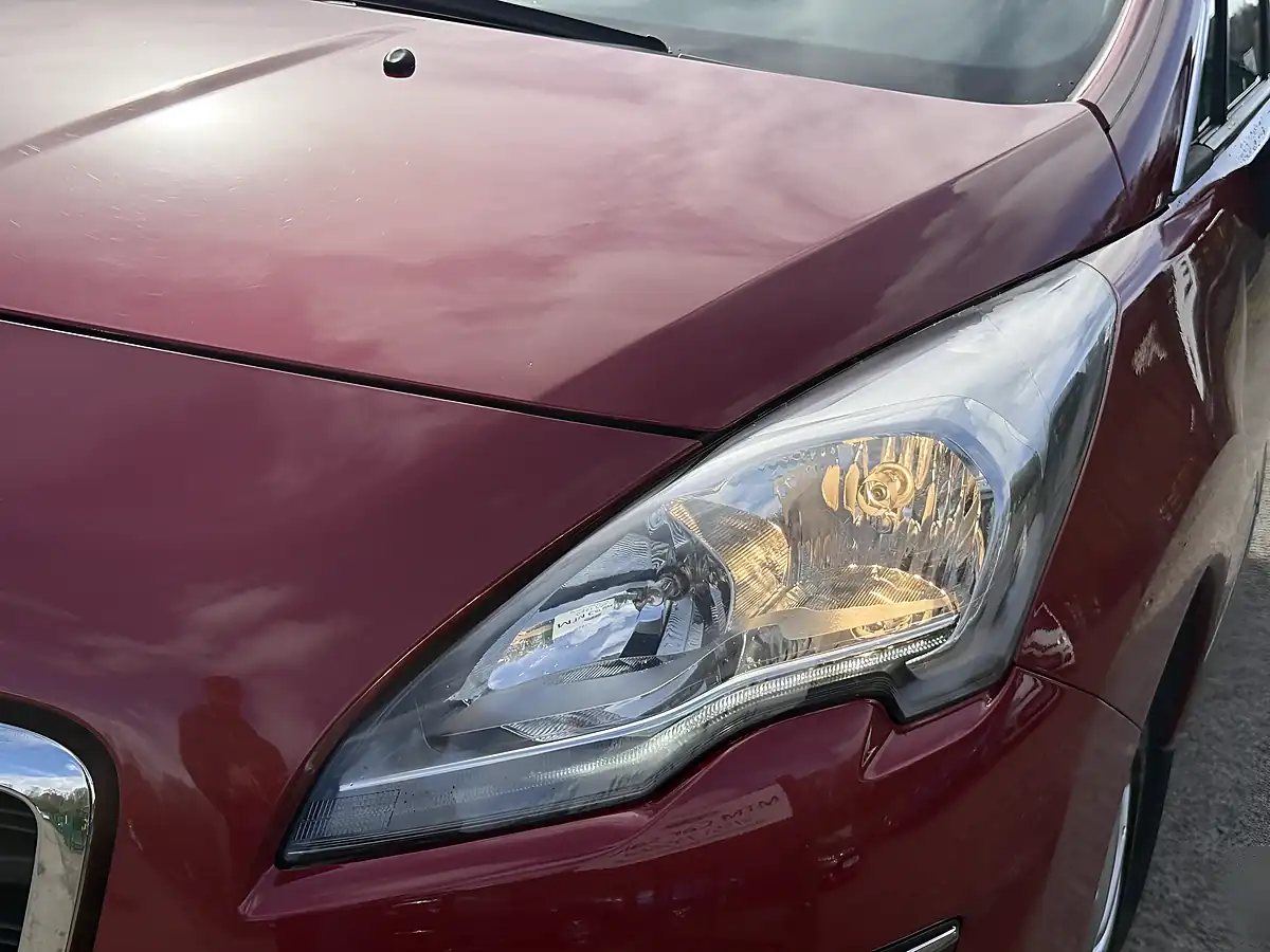 Used 2015 Peugeot 3008 Active Red - Interior and Exterior details 10