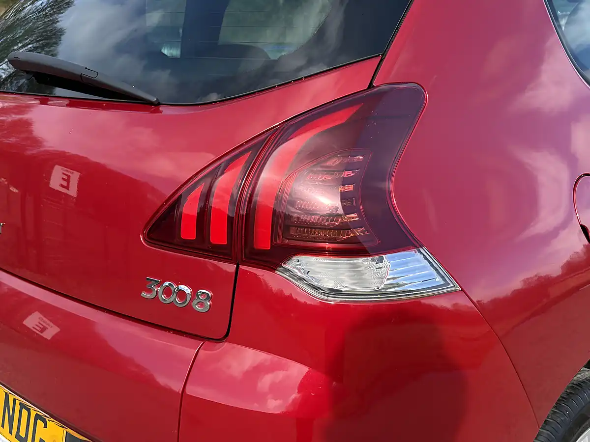Used 2015 Peugeot 3008 Active Red - Interior and Exterior details 13