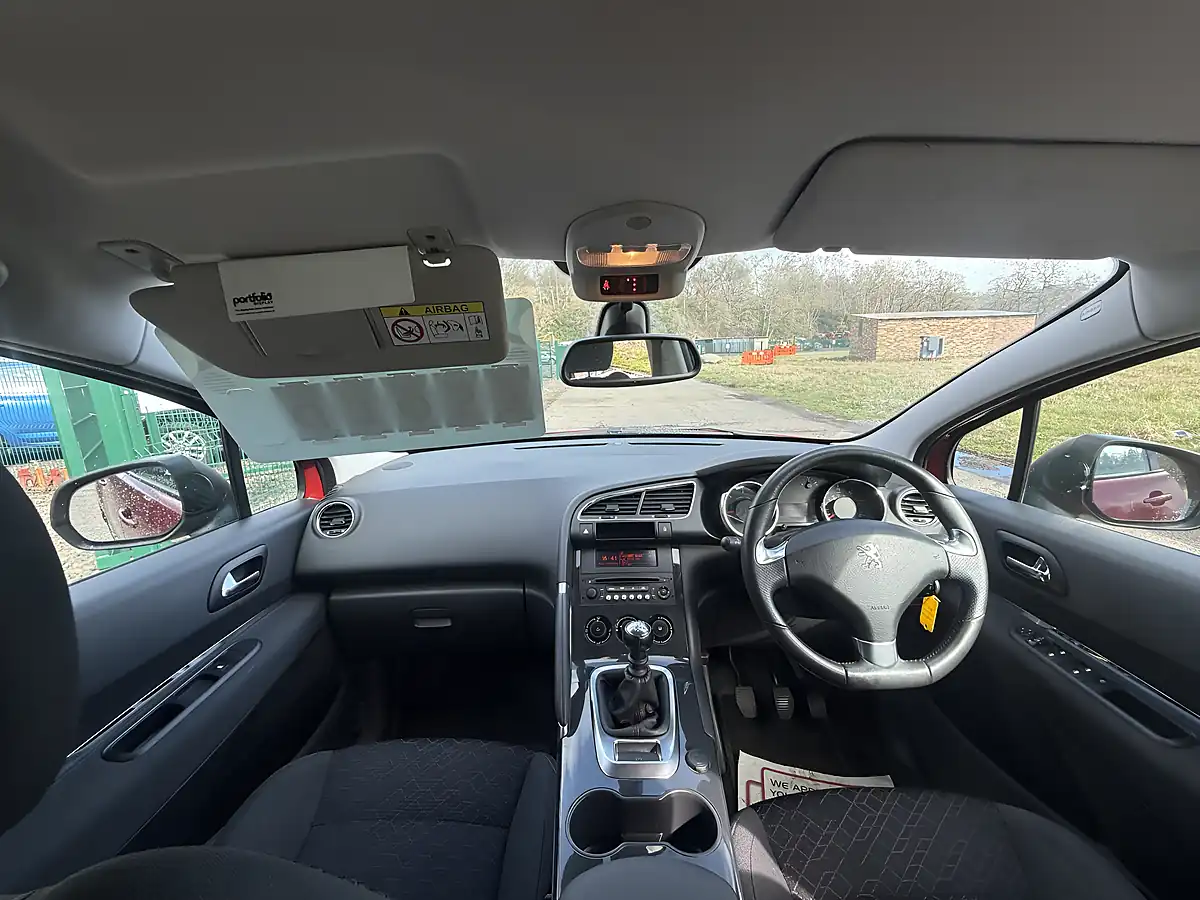 Used 2015 Peugeot 3008 Active Red - Interior and Exterior details 14
