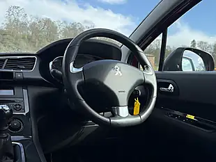 Used 2015 Peugeot 3008 Active Red - Interior and Exterior details 15