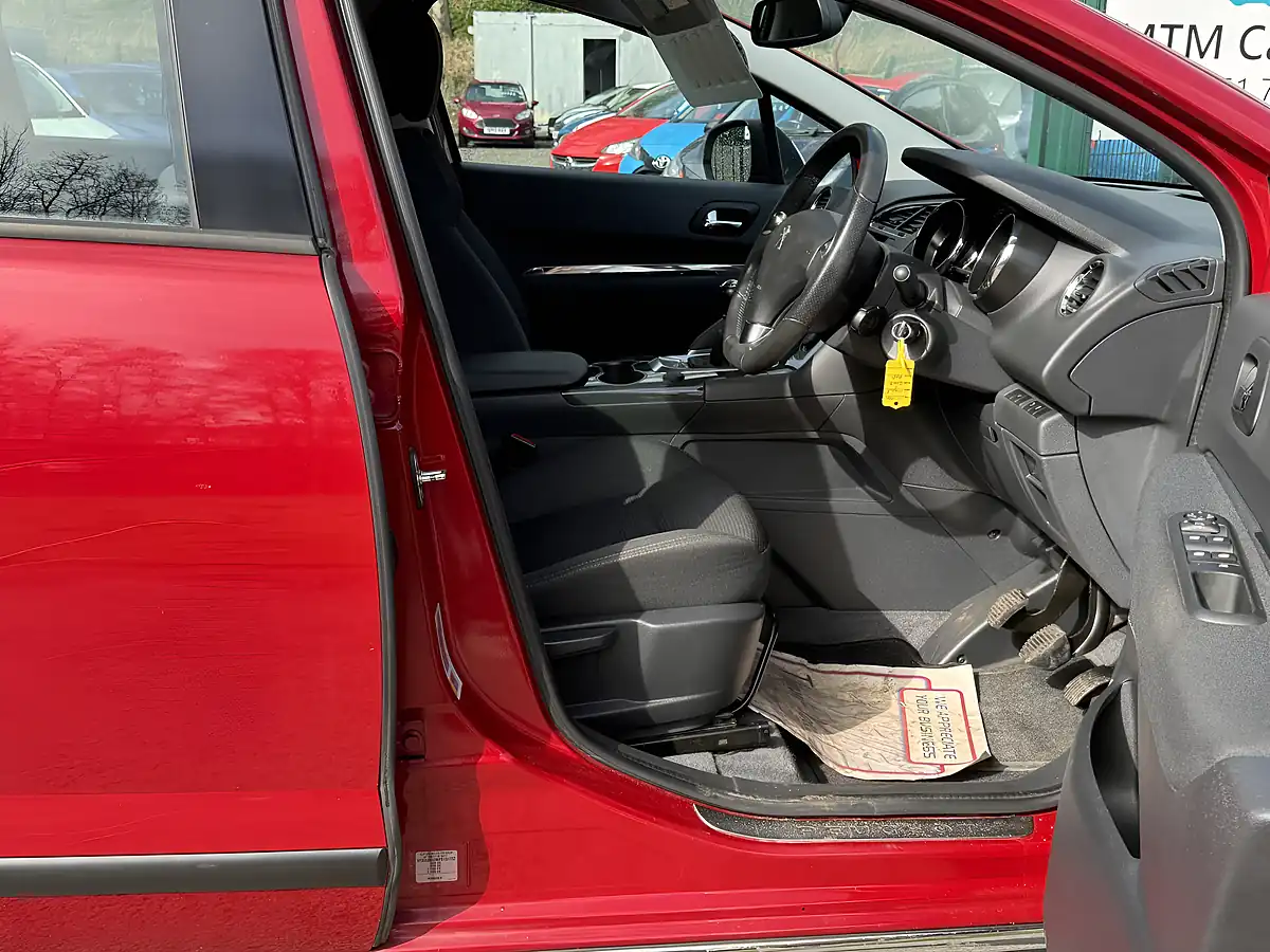 Used 2015 Peugeot 3008 Active Red - Interior and Exterior details 16