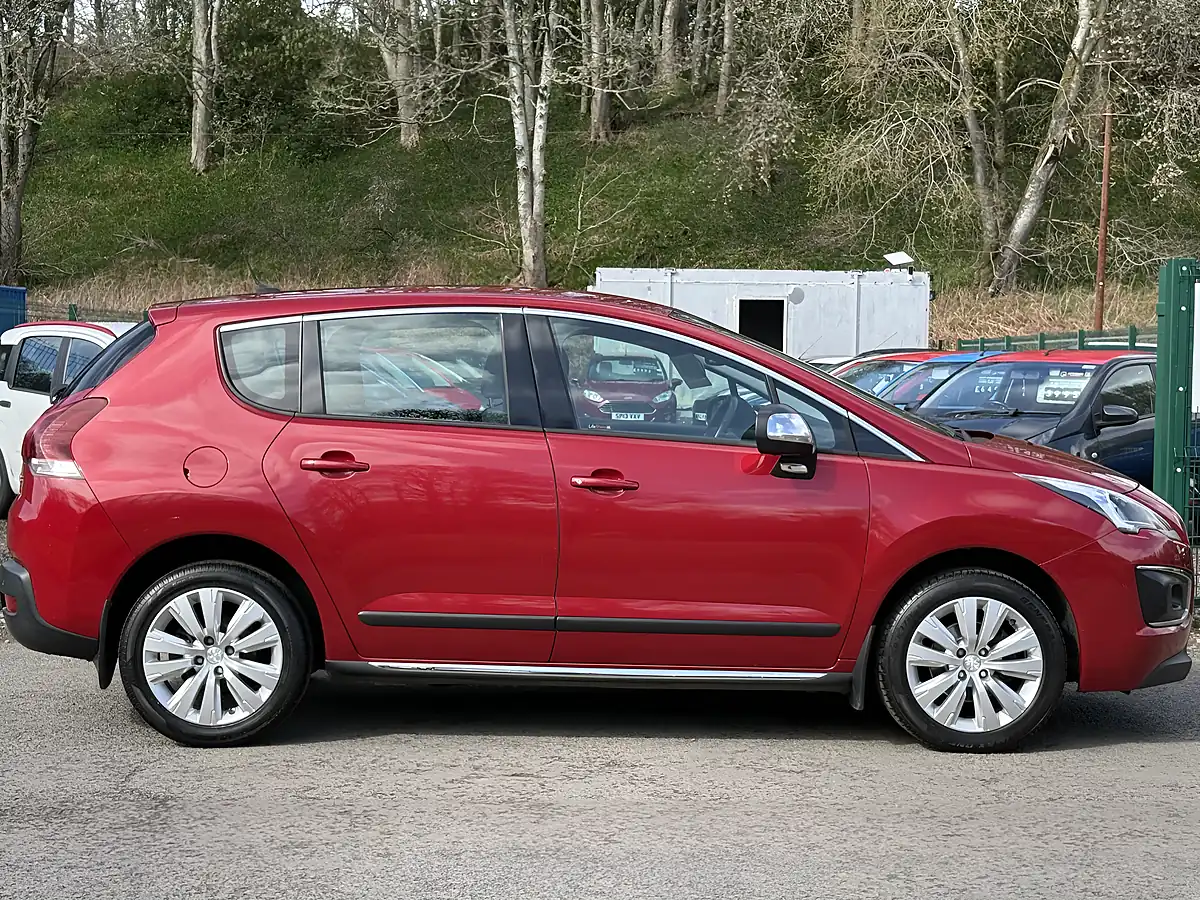 Used 2015 Peugeot 3008 Active Red - Interior and Exterior details 4