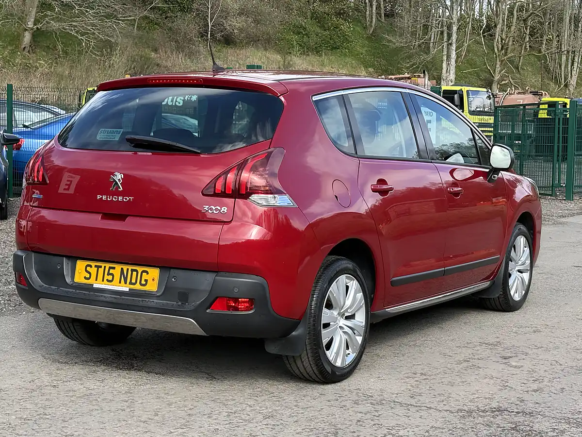 Used 2015 Peugeot 3008 Active Red - Interior and Exterior details 5