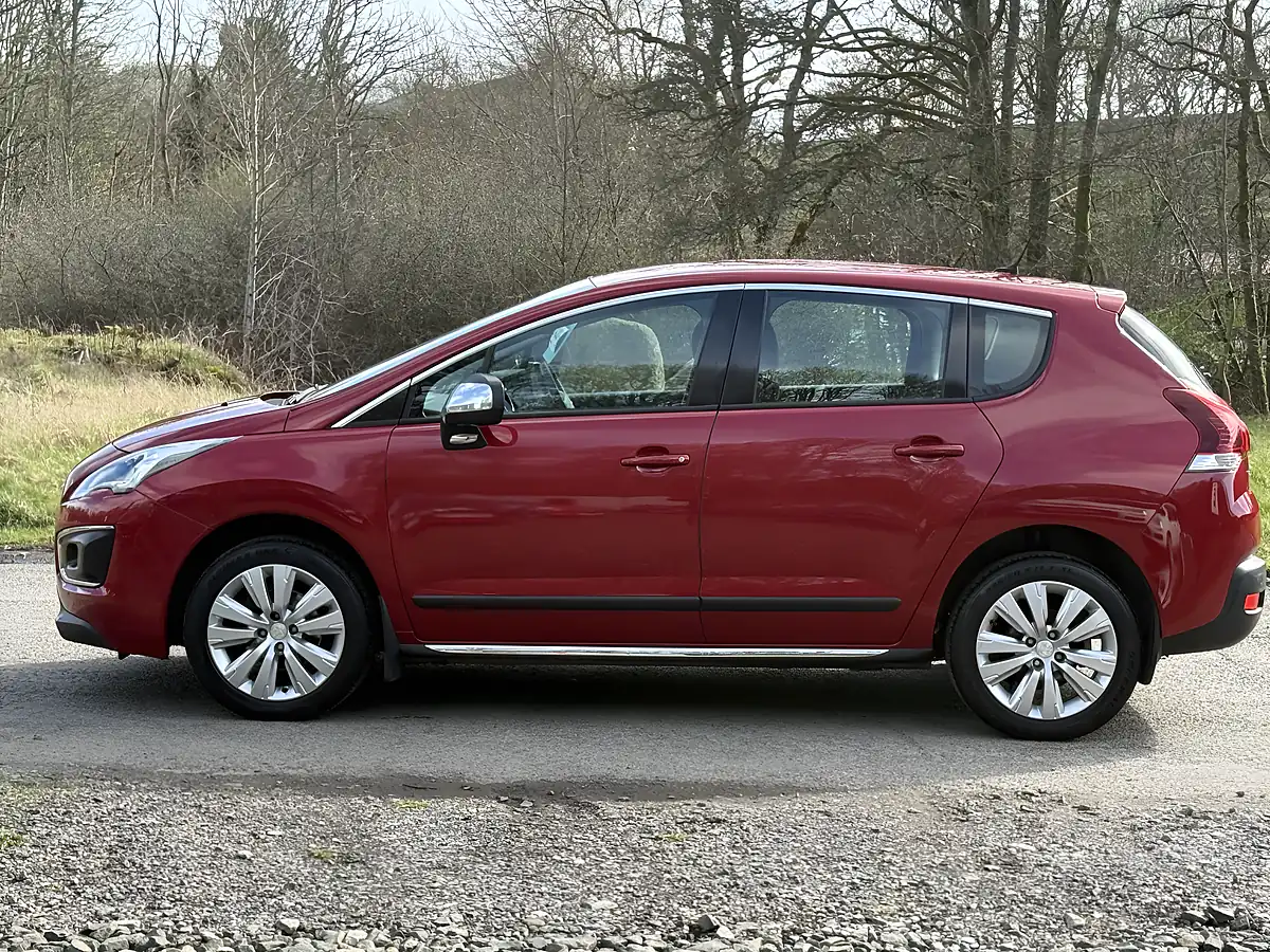 Used 2015 Peugeot 3008 Active Red - Interior and Exterior details 8