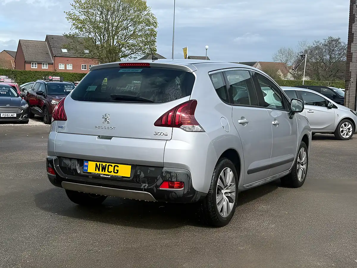 Used 2015 Peugeot 3008 Active Silver - Interior and Exterior details 10