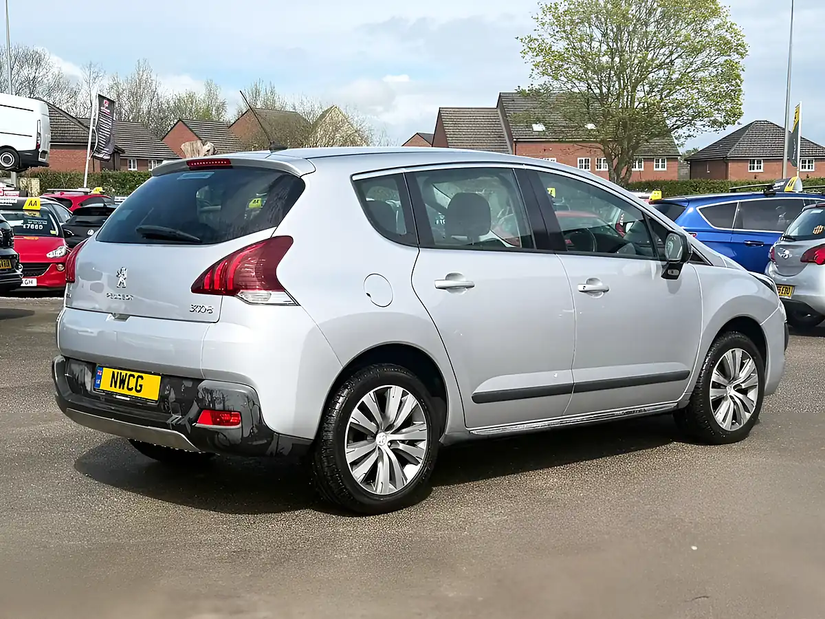 Used 2015 Peugeot 3008 Active Silver - Interior and Exterior details 11
