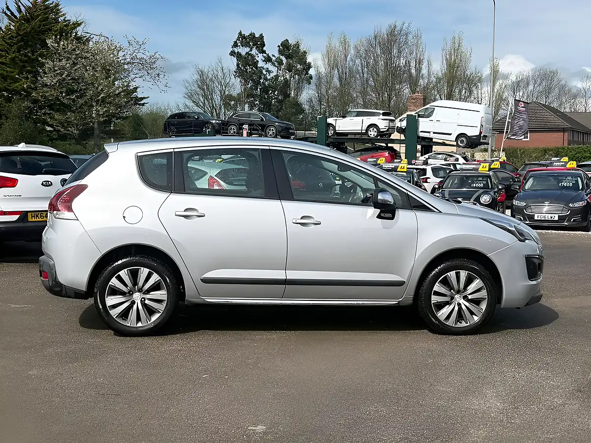 Used 2015 Peugeot 3008 Active Silver - Interior and Exterior details 13