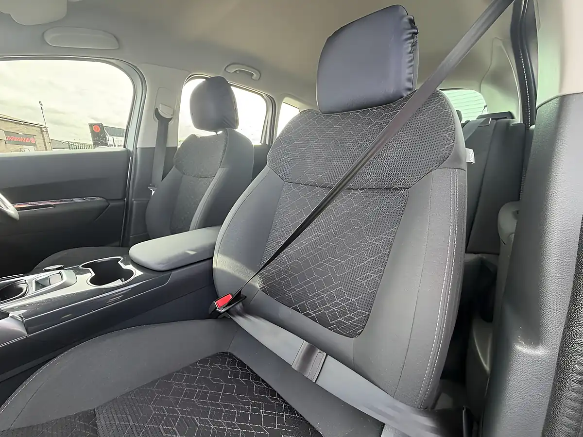 Used 2015 Peugeot 3008 Active Silver - Interior and Exterior details 14