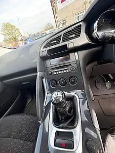 Used 2015 Peugeot 3008 Active Silver - Interior and Exterior details 16
