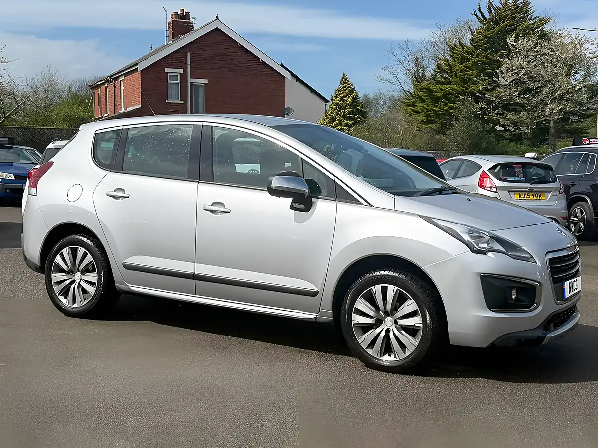Used 2015 Peugeot 3008 Active Silver - Interior and Exterior details 2
