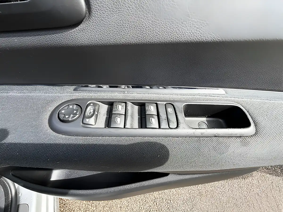 Used 2015 Peugeot 3008 Active Silver - Interior and Exterior details 20