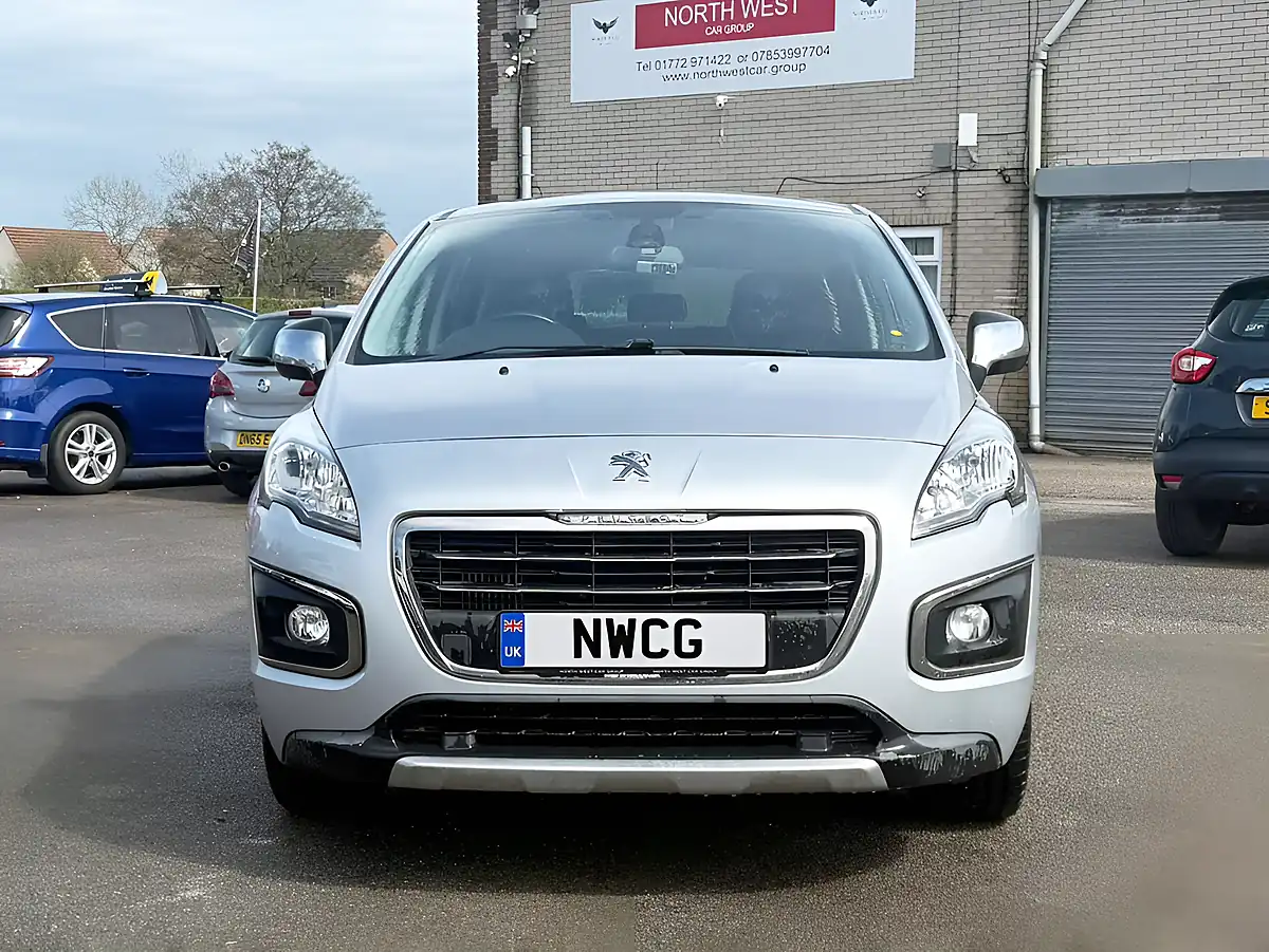 Used 2015 Peugeot 3008 Active Silver - Interior and Exterior details 3