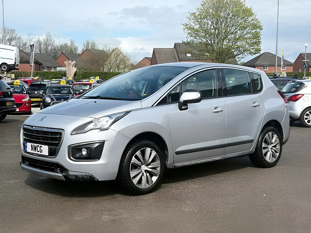 Used 2015 Peugeot 3008 Active Silver - Interior and Exterior details 5