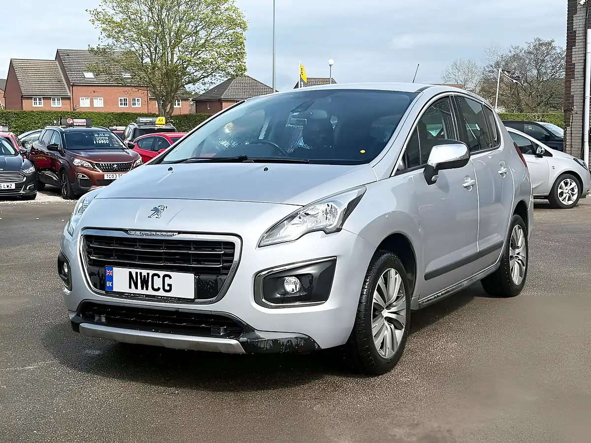 Used 2015 Peugeot 3008 Active Silver - Interior and Exterior details 6
