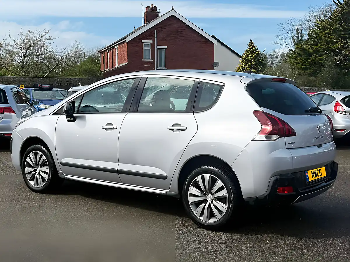 Used 2015 Peugeot 3008 Active Silver - Interior and Exterior details 7