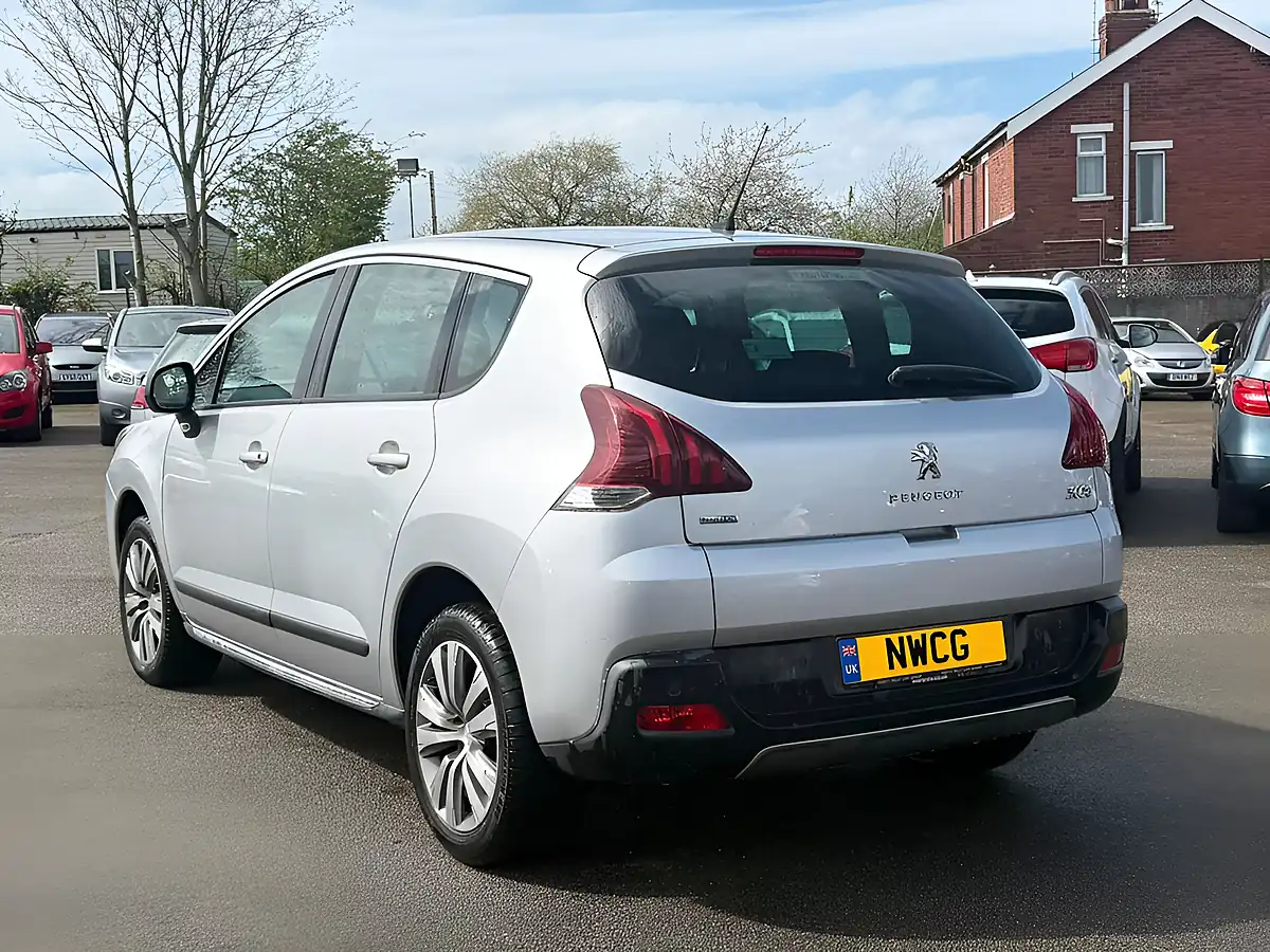 Used 2015 Peugeot 3008 Active Silver - Interior and Exterior details 8
