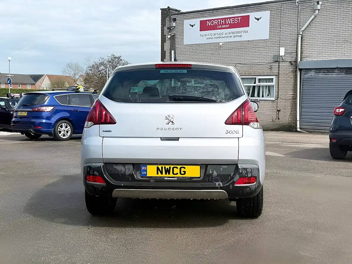 Used 2015 Peugeot 3008 Active Silver - Interior and Exterior details 9