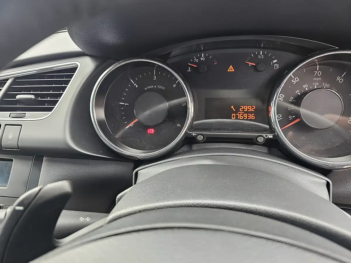 Used 2015 Peugeot 3008 Active Silver - Interior and Exterior details 10