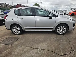 Used 2015 Peugeot 3008 Active Silver - Interior and Exterior details 4