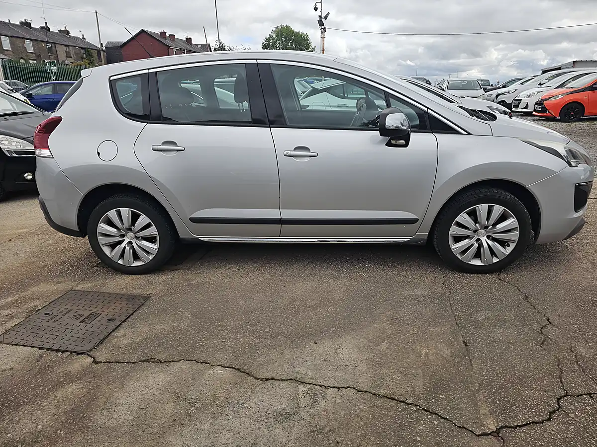Used 2015 Peugeot 3008 Active Silver - Interior and Exterior details 4