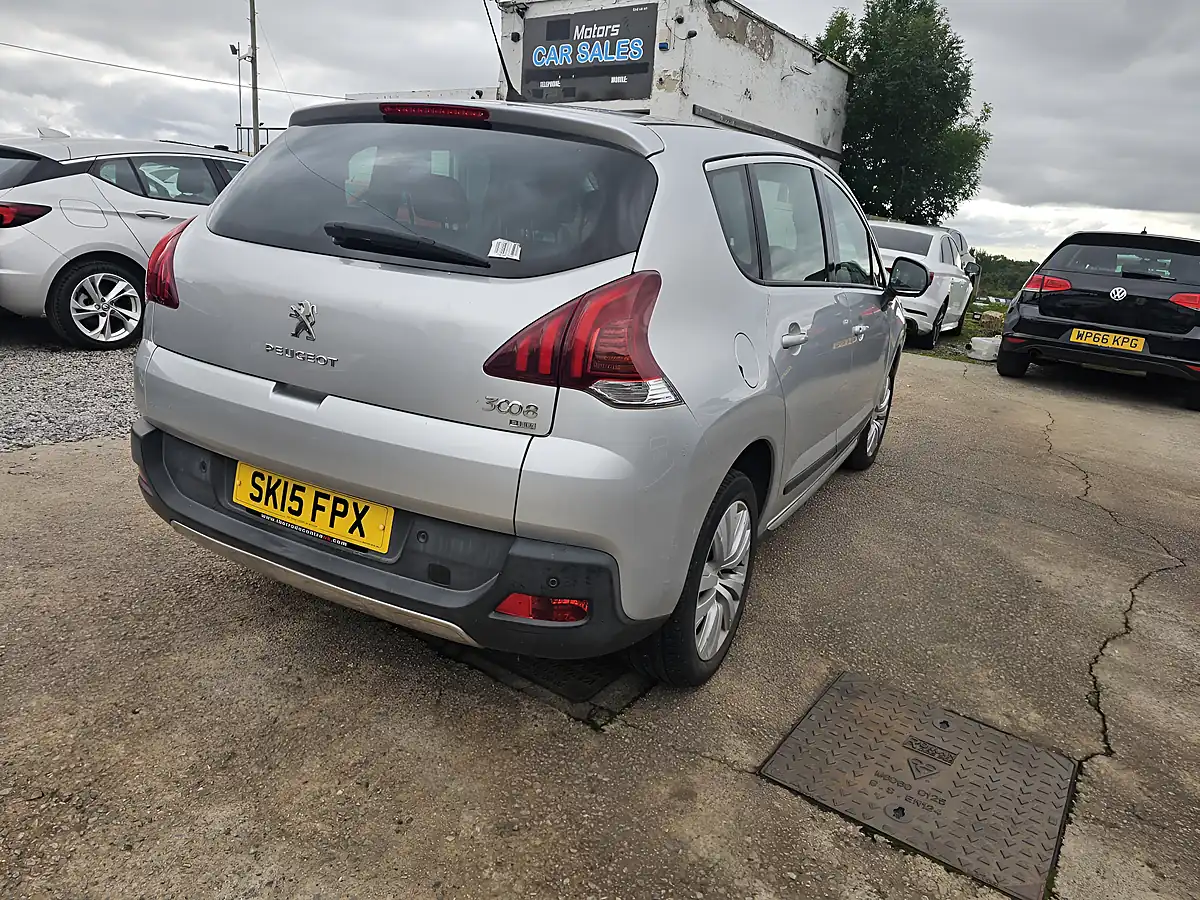 Used 2015 Peugeot 3008 Active Silver - Interior and Exterior details 7